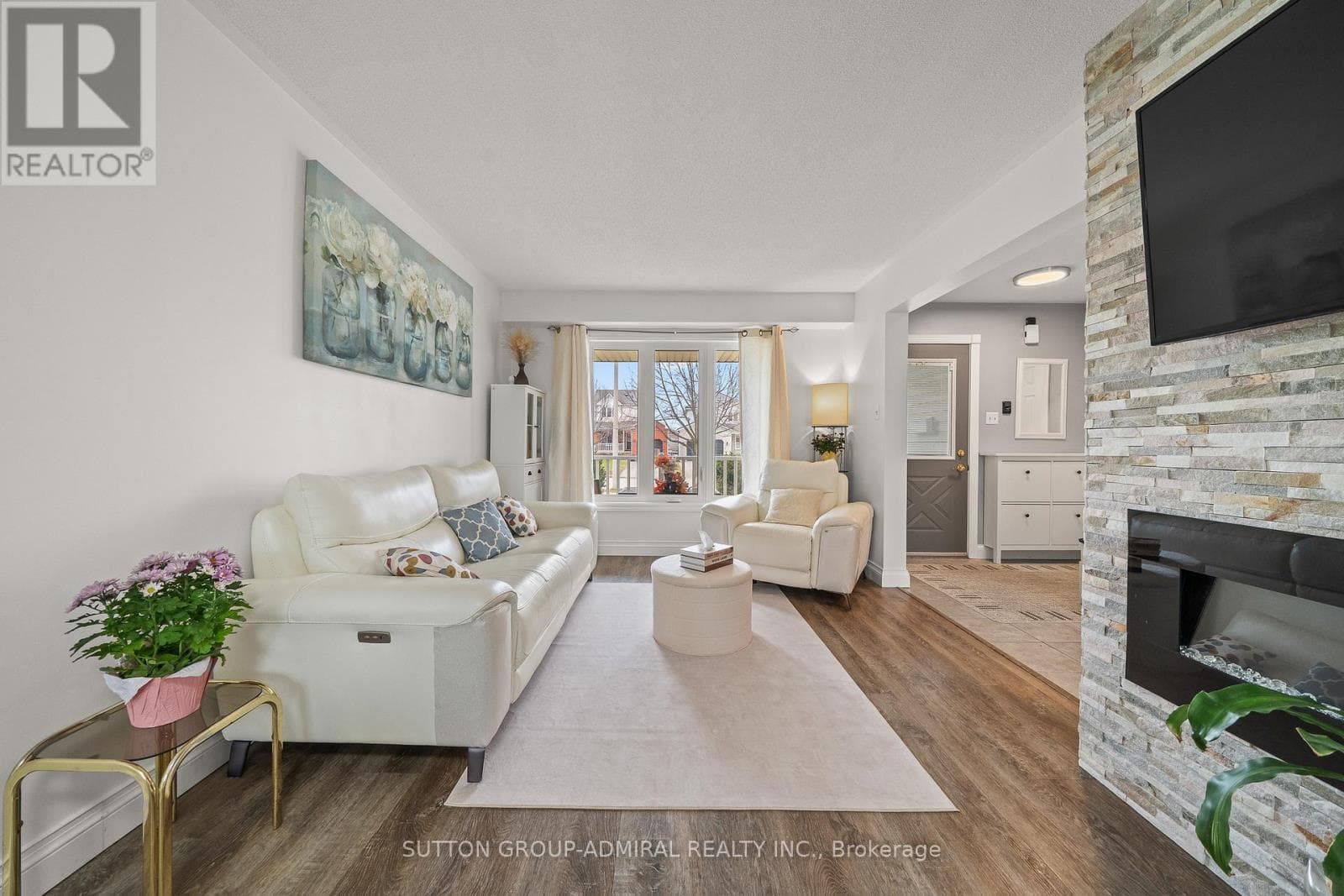52 MOIR CRESCENT photo 2