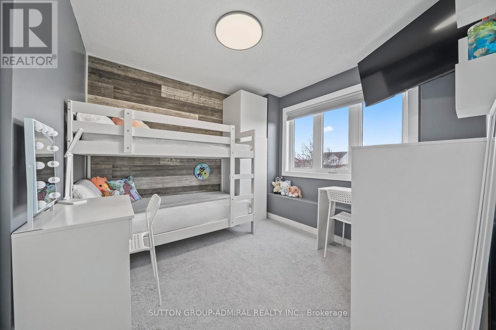 52 MOIR CRESCENT photo 3