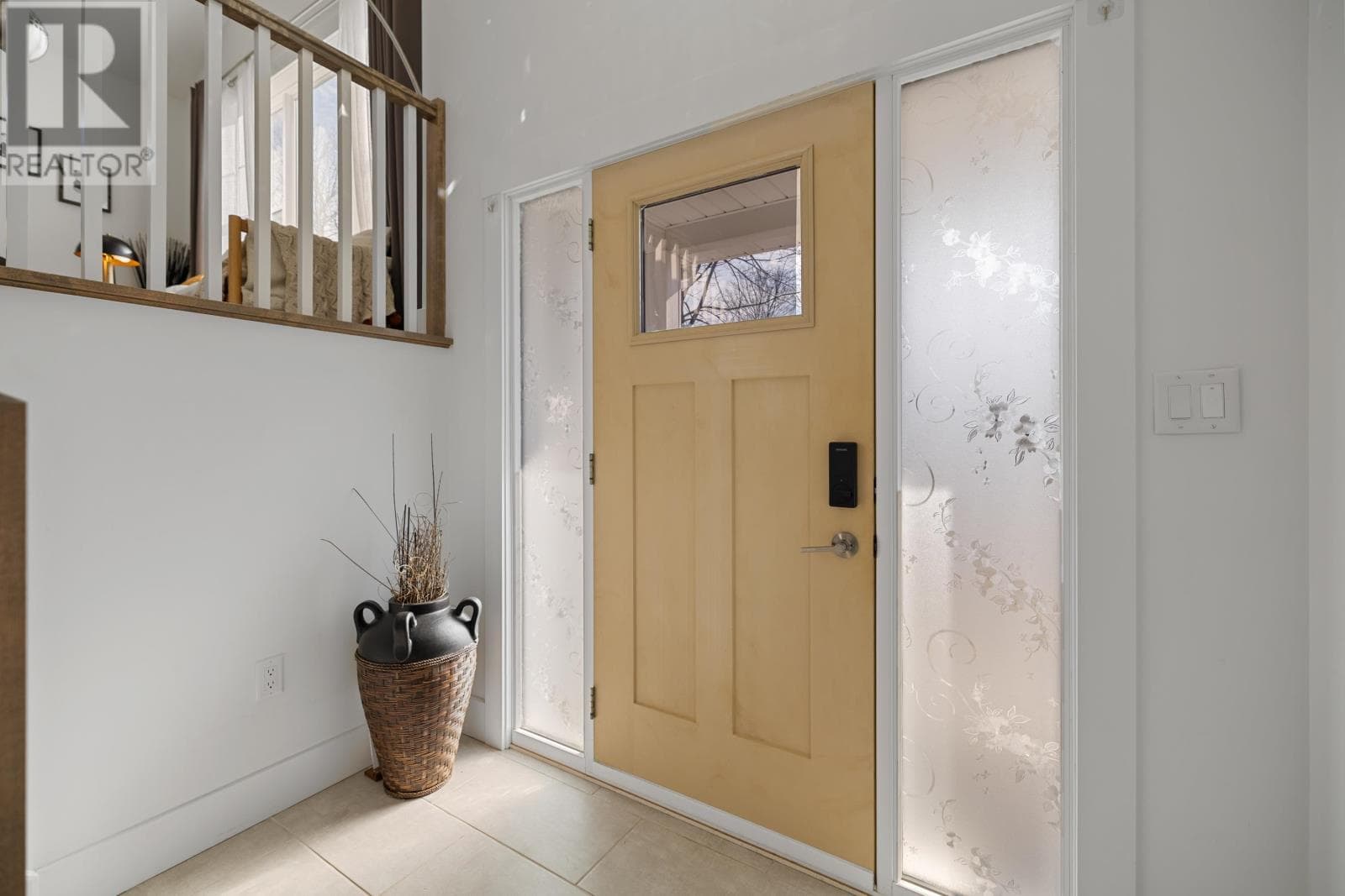 74 England Circle photo 4