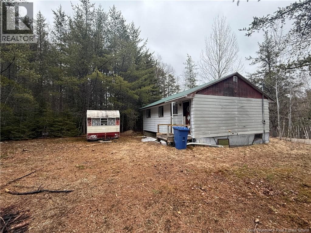 373 Howard Road photo 3