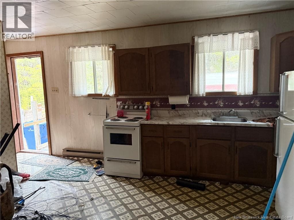 373 Howard Road photo 4