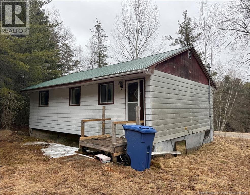 373 Howard Road photo 2