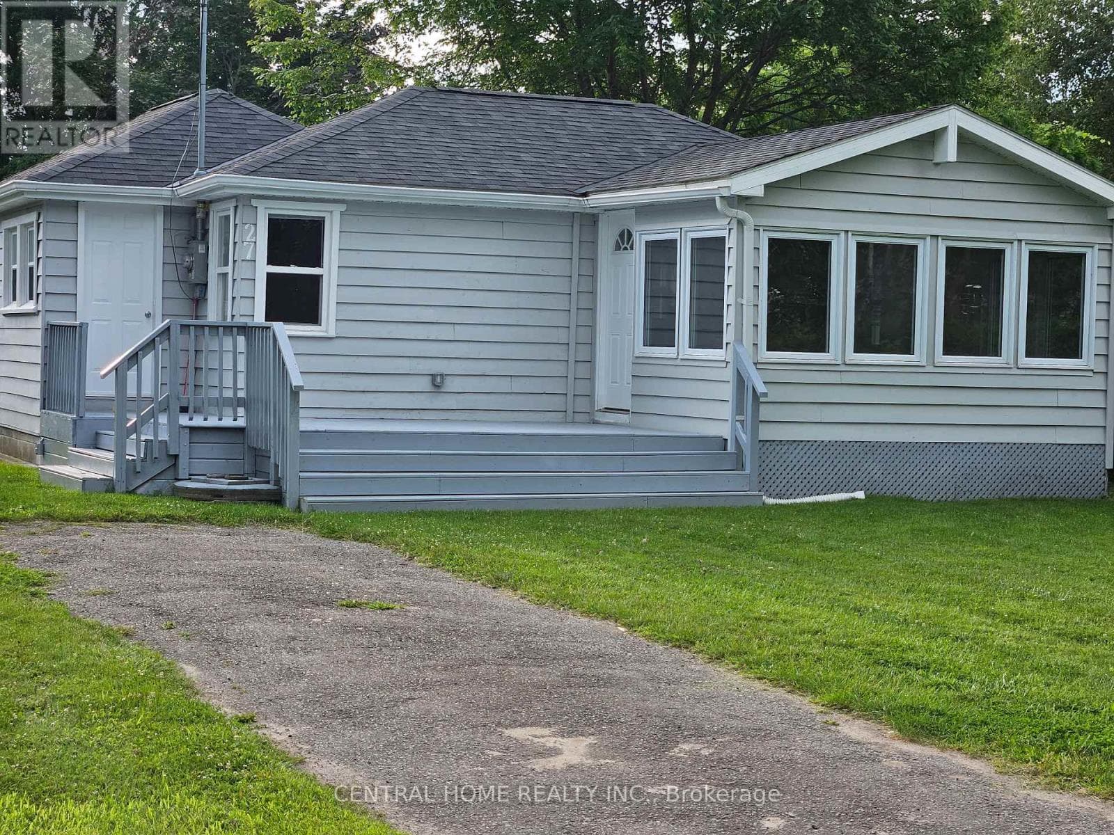 27 BLUE HERON DRIVE photo 2