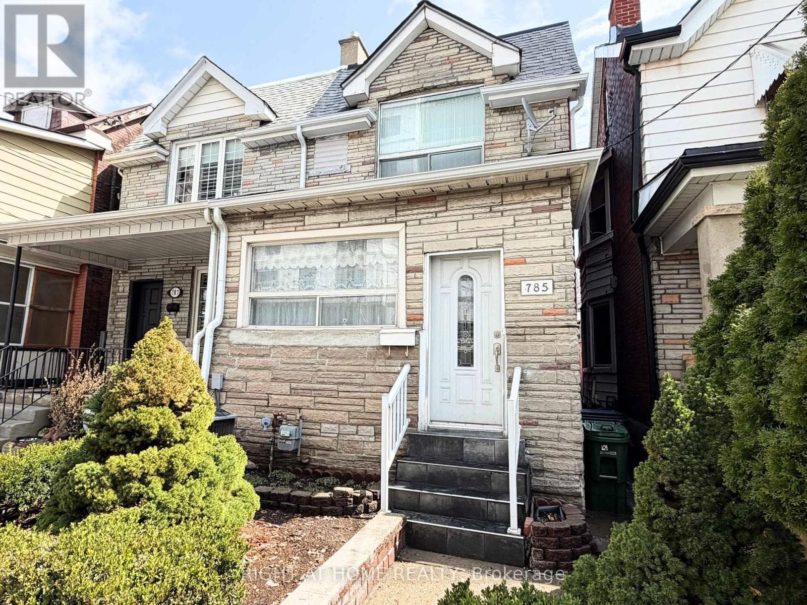 785 LANSDOWNE AVENUE photo 2
