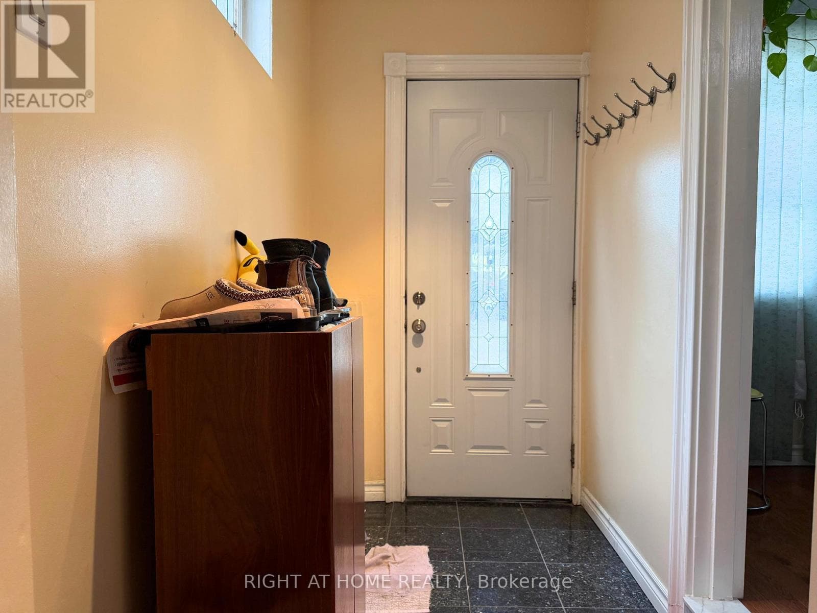 785 LANSDOWNE AVENUE photo 3