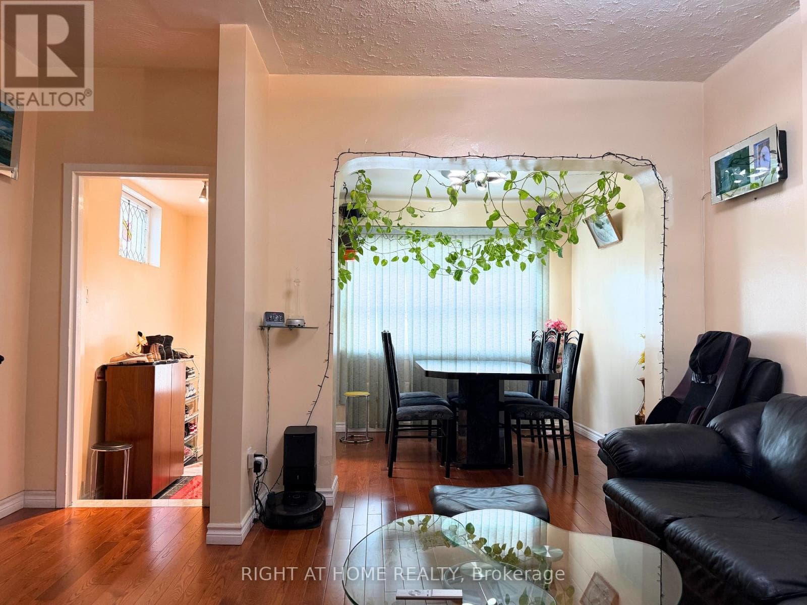 785 LANSDOWNE AVENUE photo 4