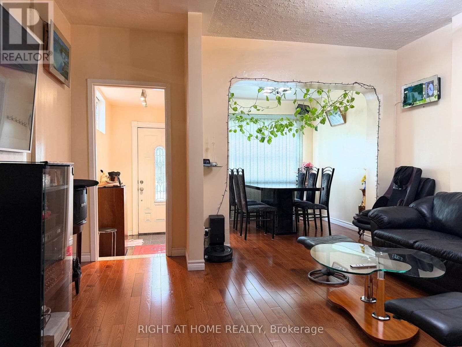 785 LANSDOWNE AVENUE photo 5