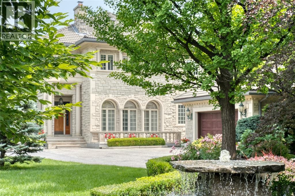 300 Elmgrove DRIVE photo 4