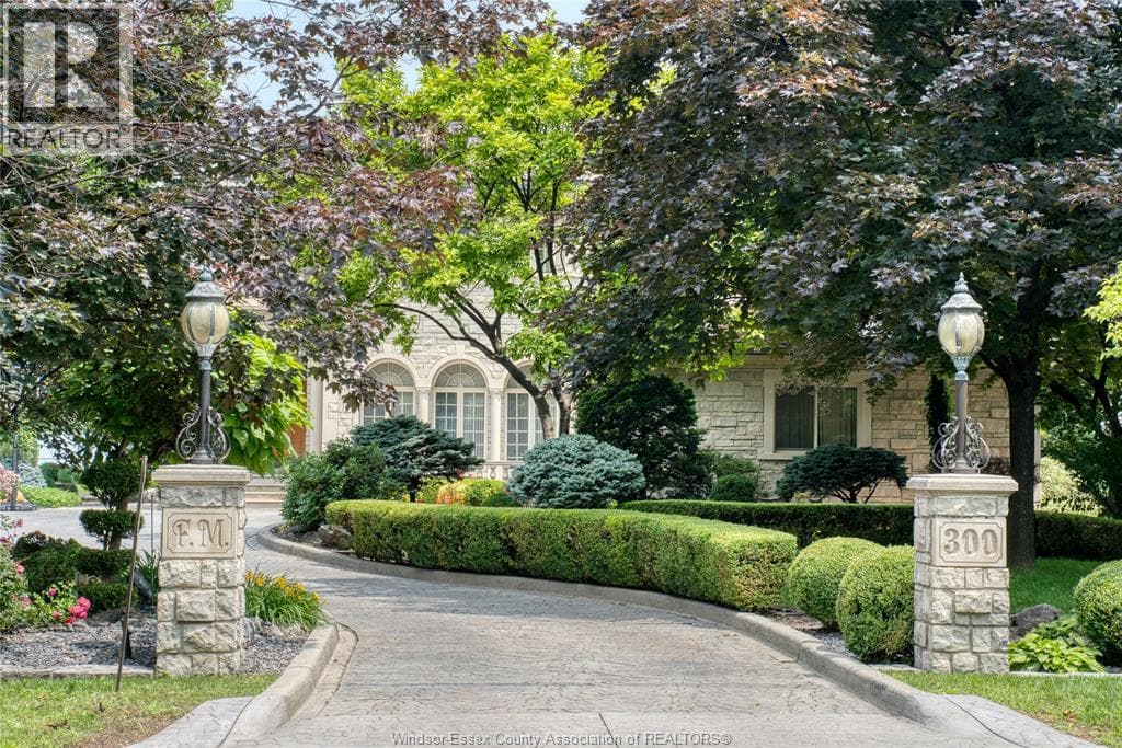 300 Elmgrove DRIVE photo 3