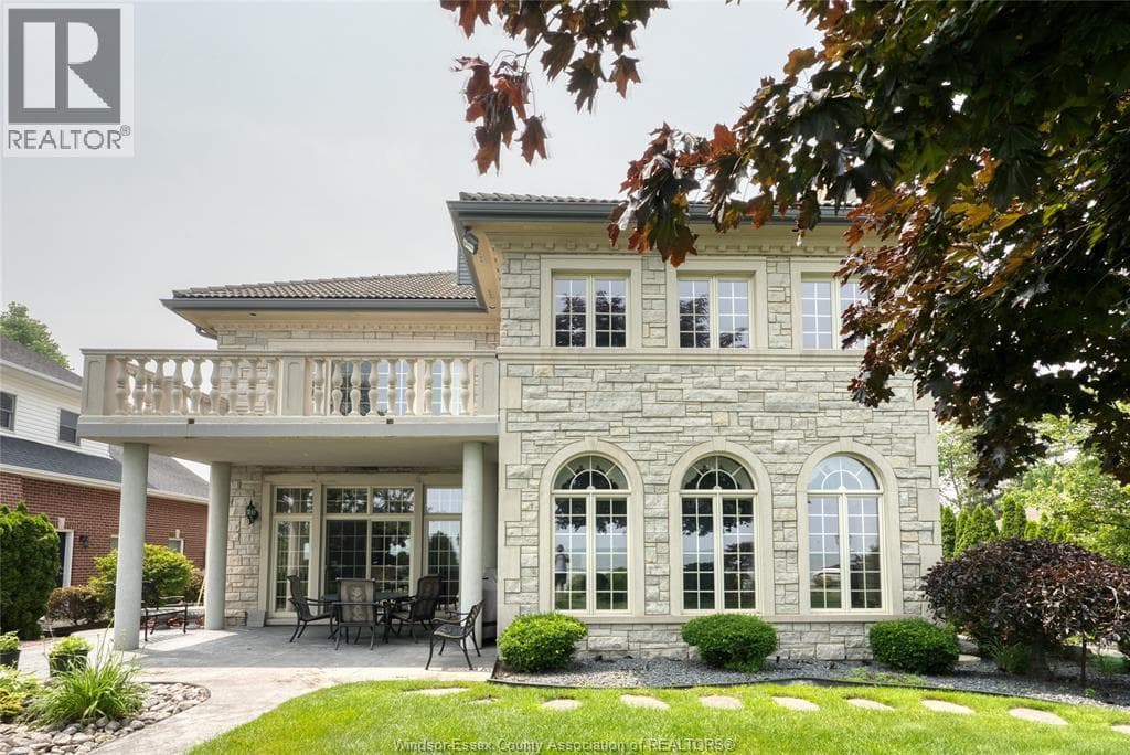 300 Elmgrove DRIVE photo 5