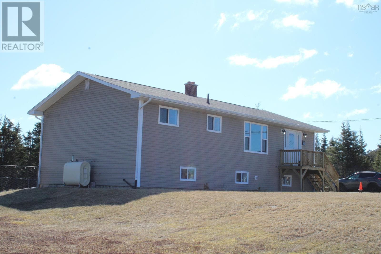 3 bed 2 bath single family at 489 Little Harbour Road — $449,900