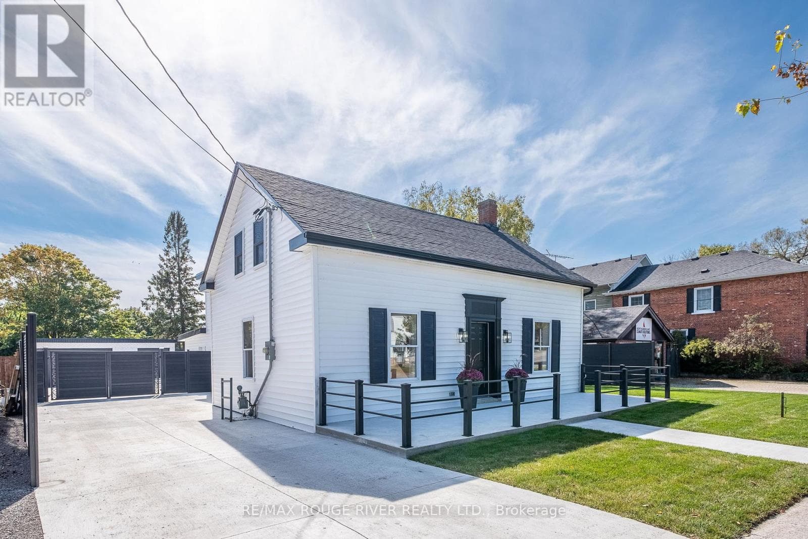 375 KING STREET W photo 3
