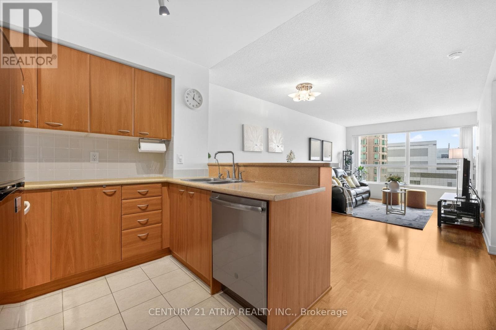 908 - 38 LEE CENTRE DRIVE photo 5