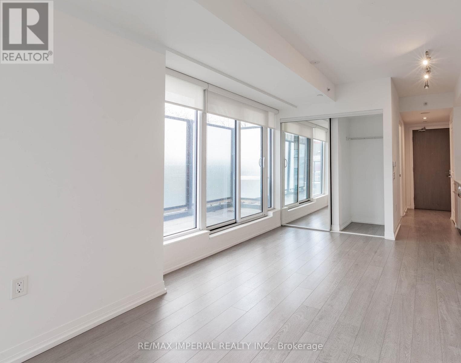 708 - 251 JARVIS STREET photo 2