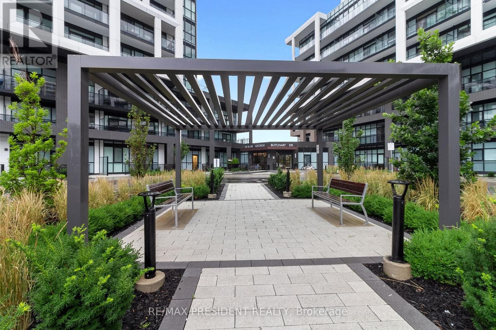 112 - 60 GEORGE BUTCHART DRIVE photo 3