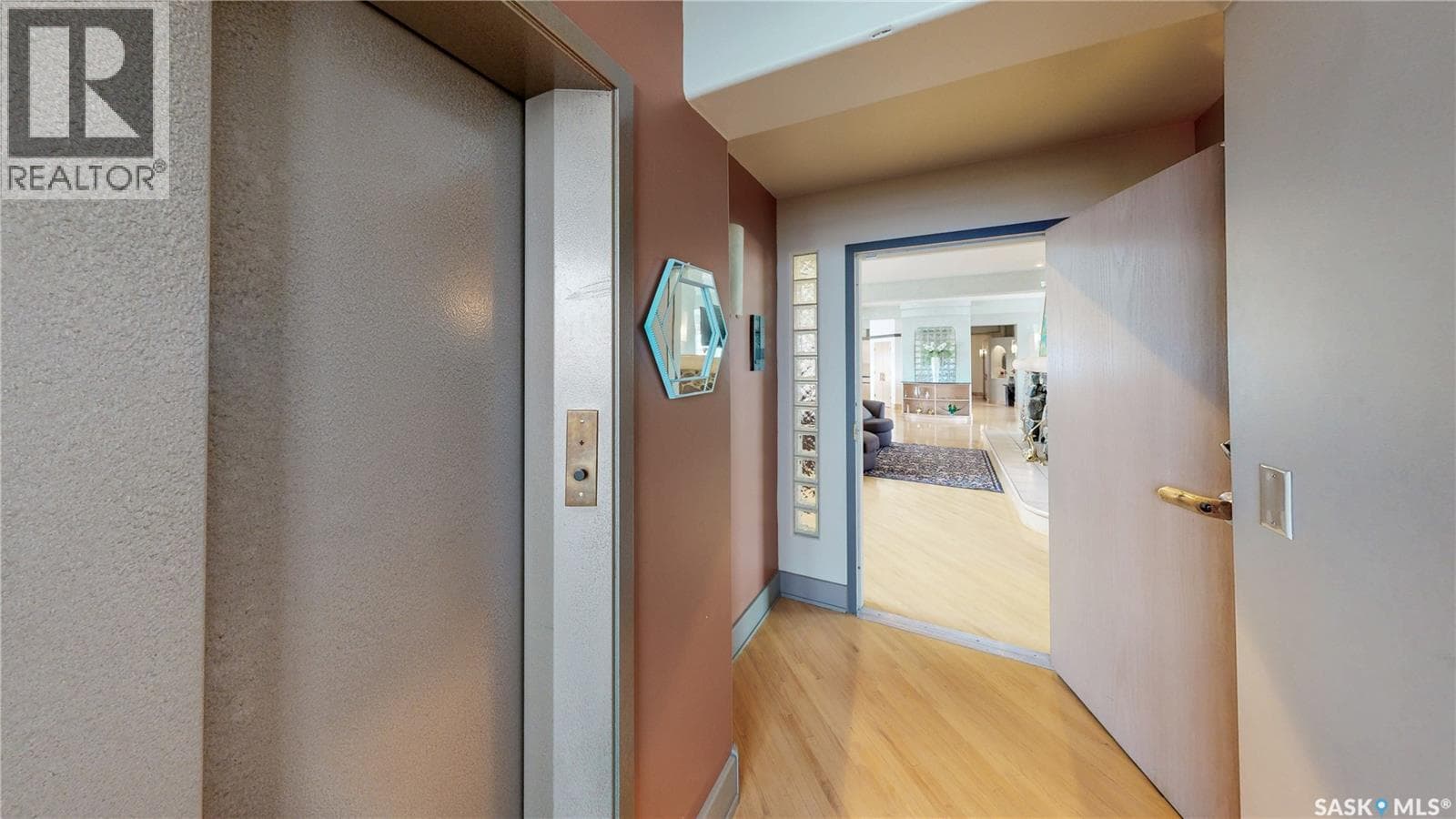 400 1150 Rose STREET — photo 3
