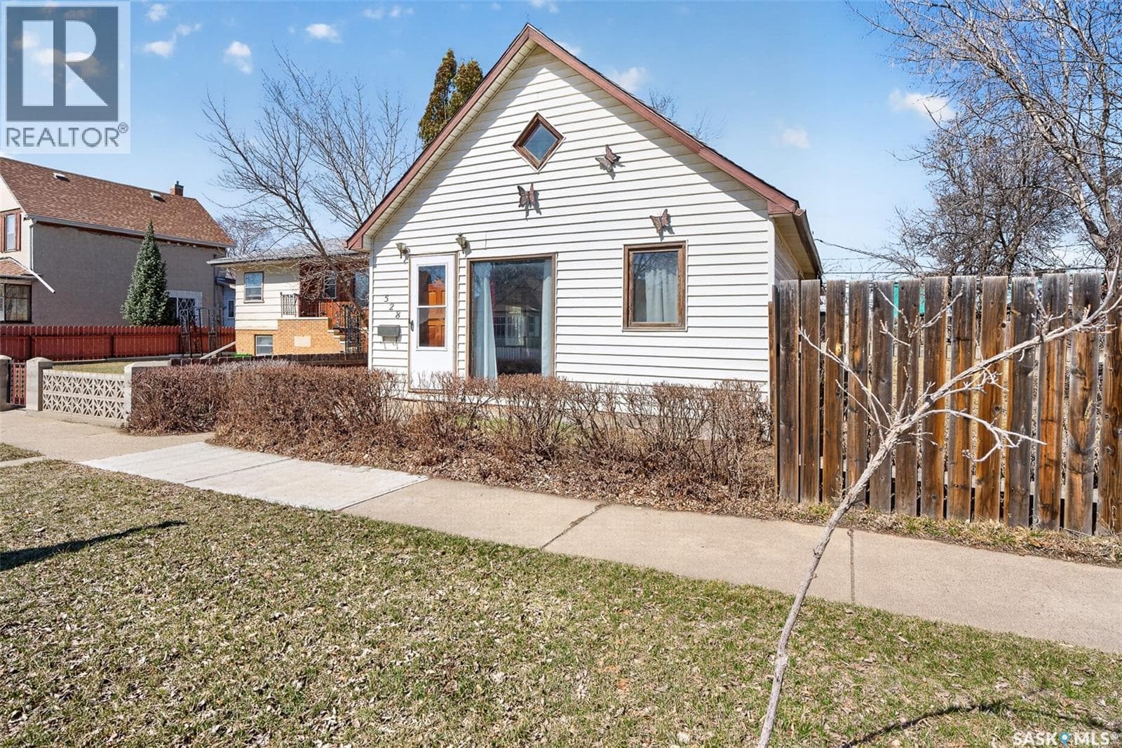 528 Ominica STREET E — photo 2
