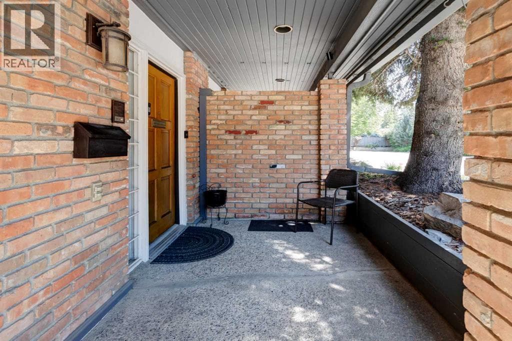212, 4037 42 Street NW photo 2
