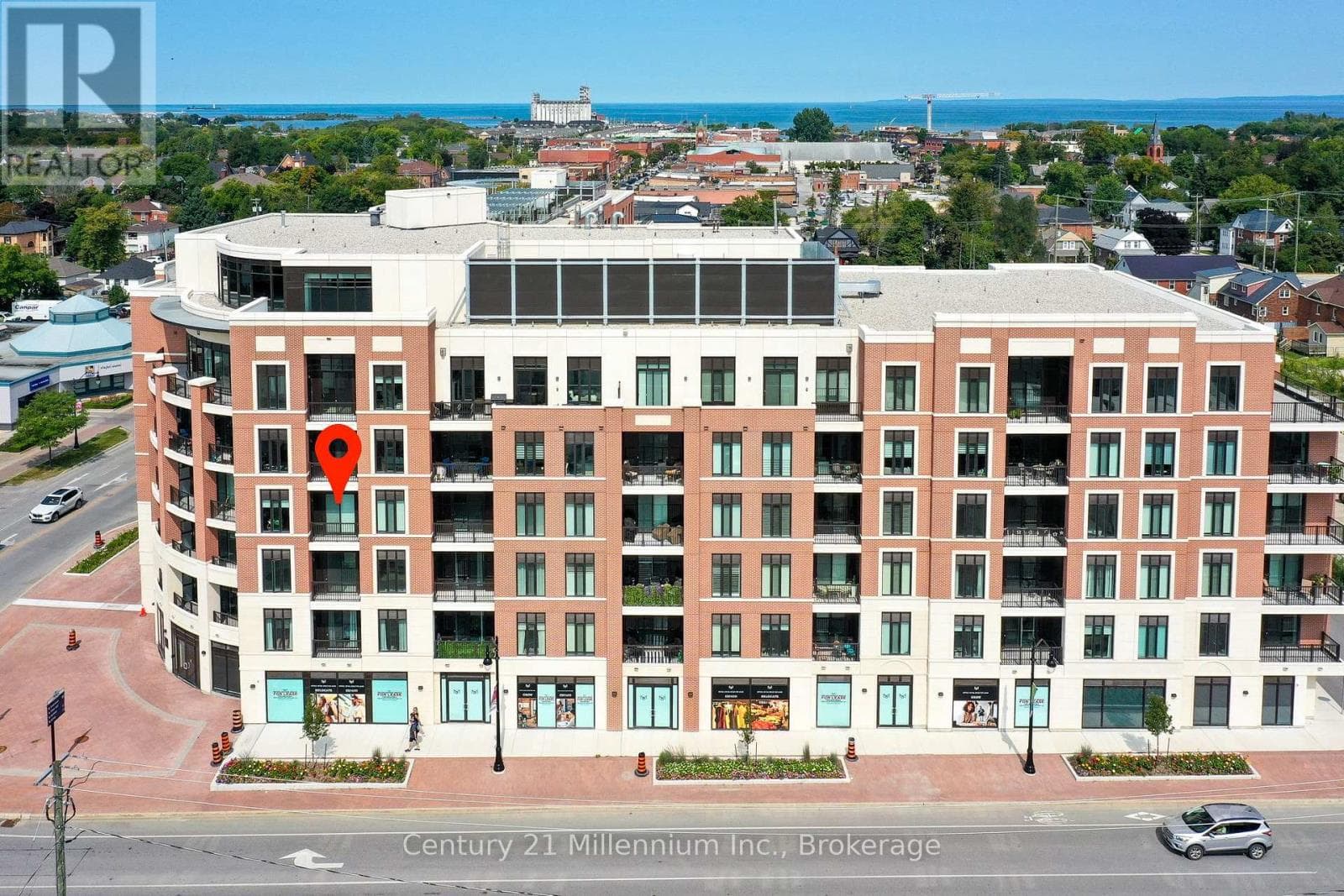 1 bed 1 bath single family at 410 - 1 HUME STREET — $567,899