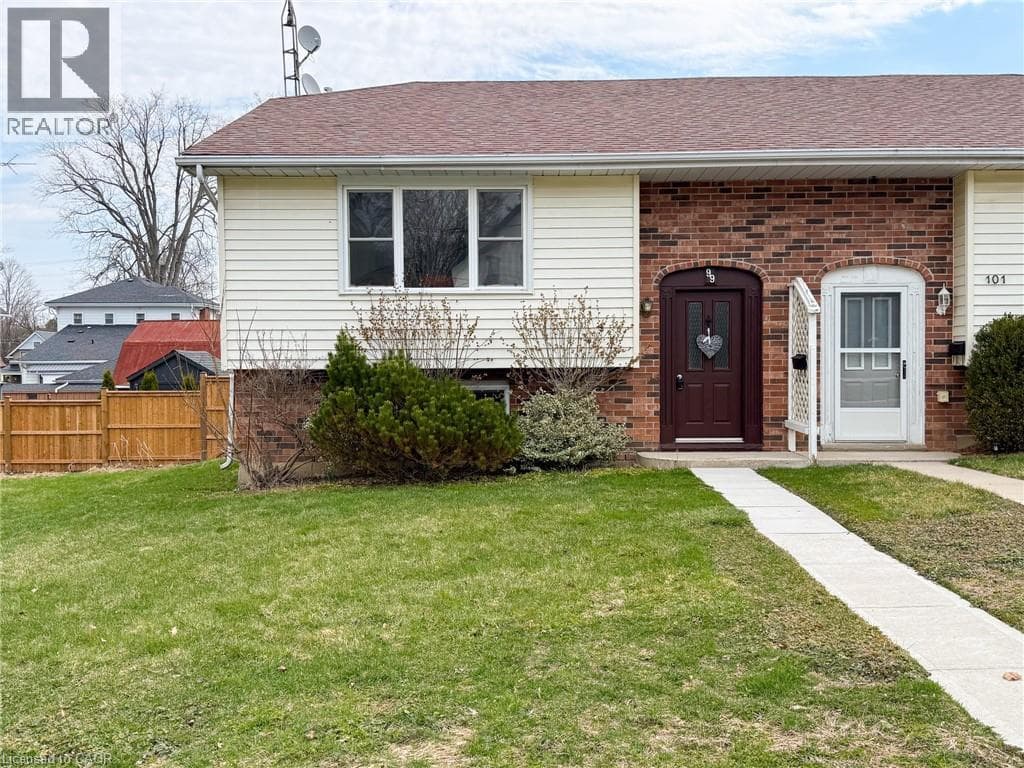 99 WELLINGTON Street photo 3