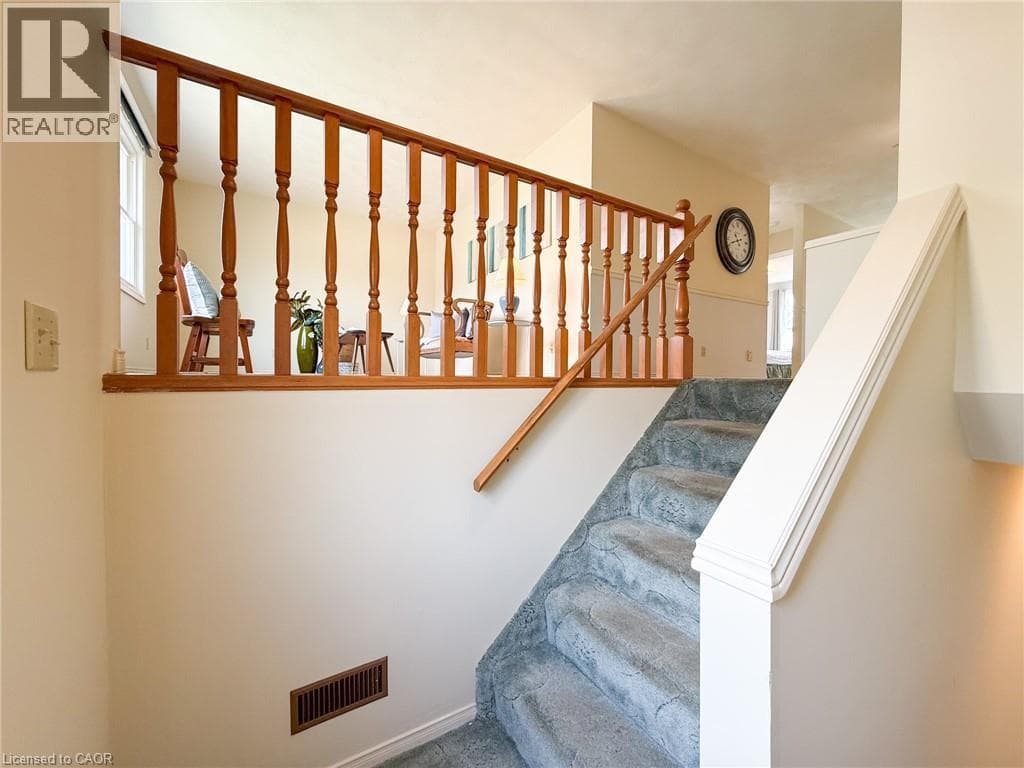 99 WELLINGTON Street photo 5