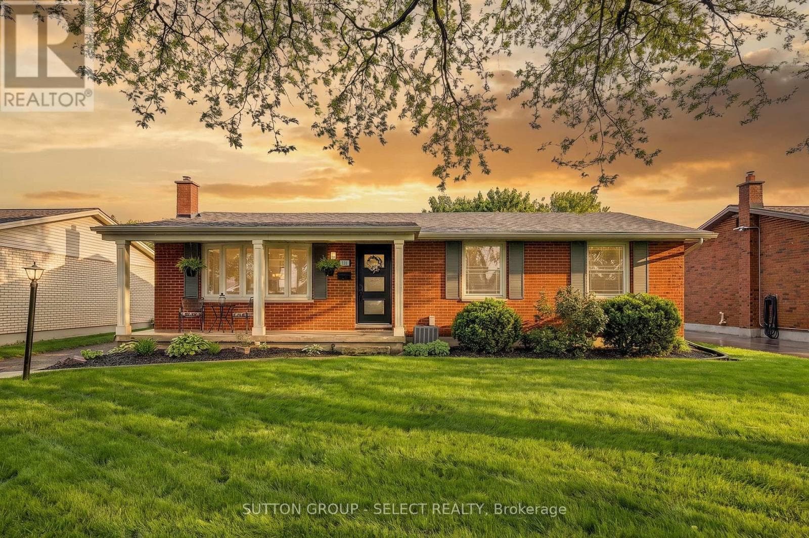 3 bed 2 bath single family at 116 DOWNING CRESCENT — $629,000