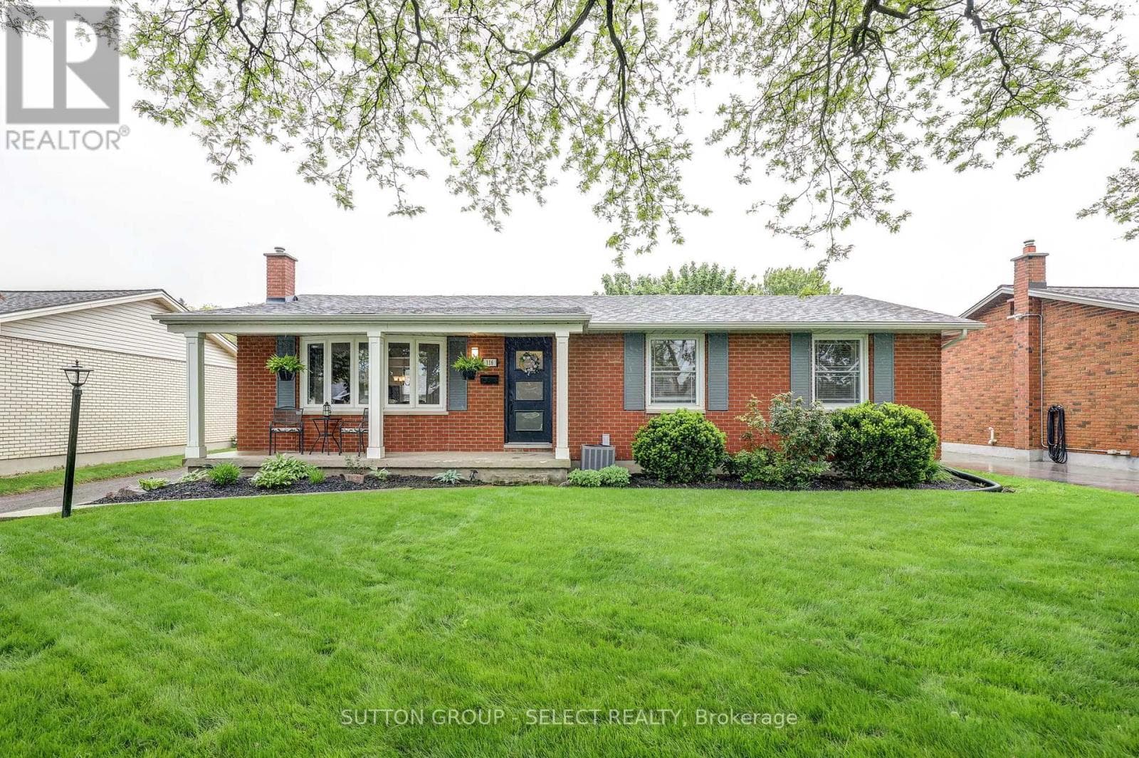 116 DOWNING CRESCENT photo 2