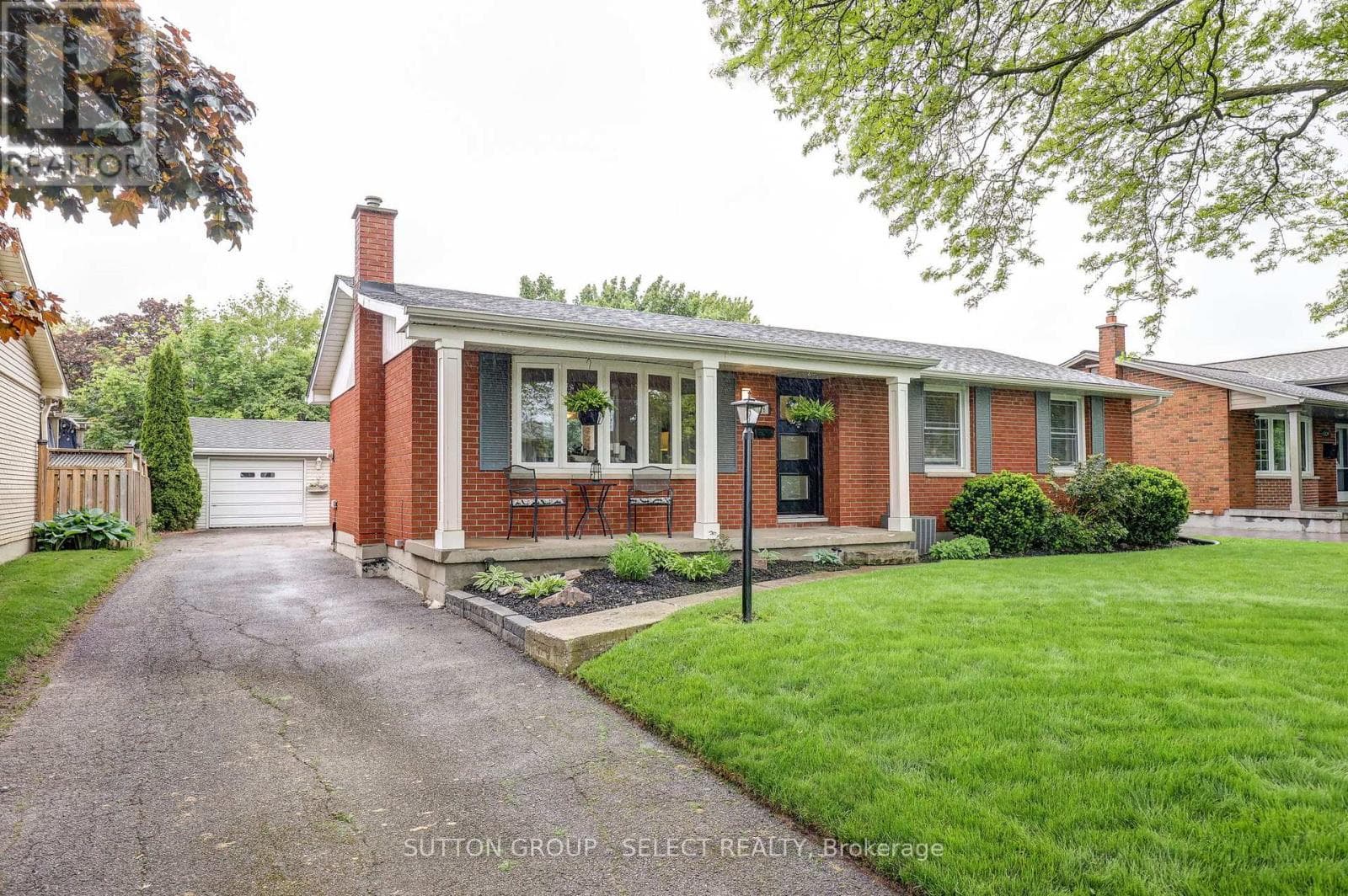 116 DOWNING CRESCENT photo 3