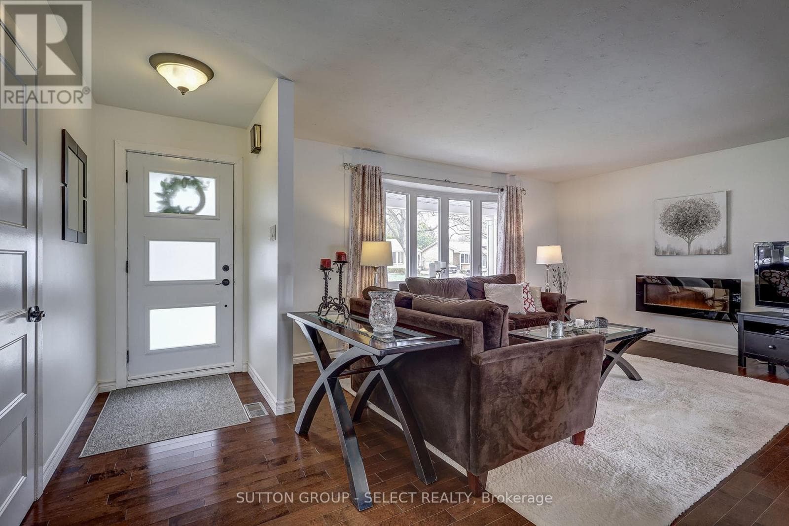 116 DOWNING CRESCENT photo 5