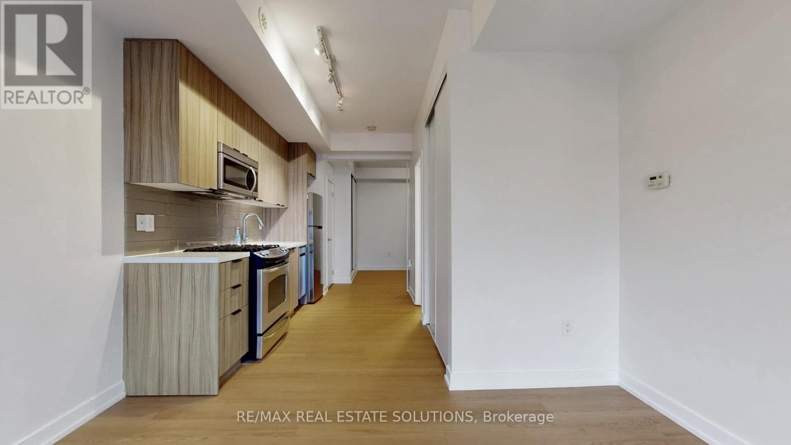 59 - 140 BROADVIEW AVENUE photo 4