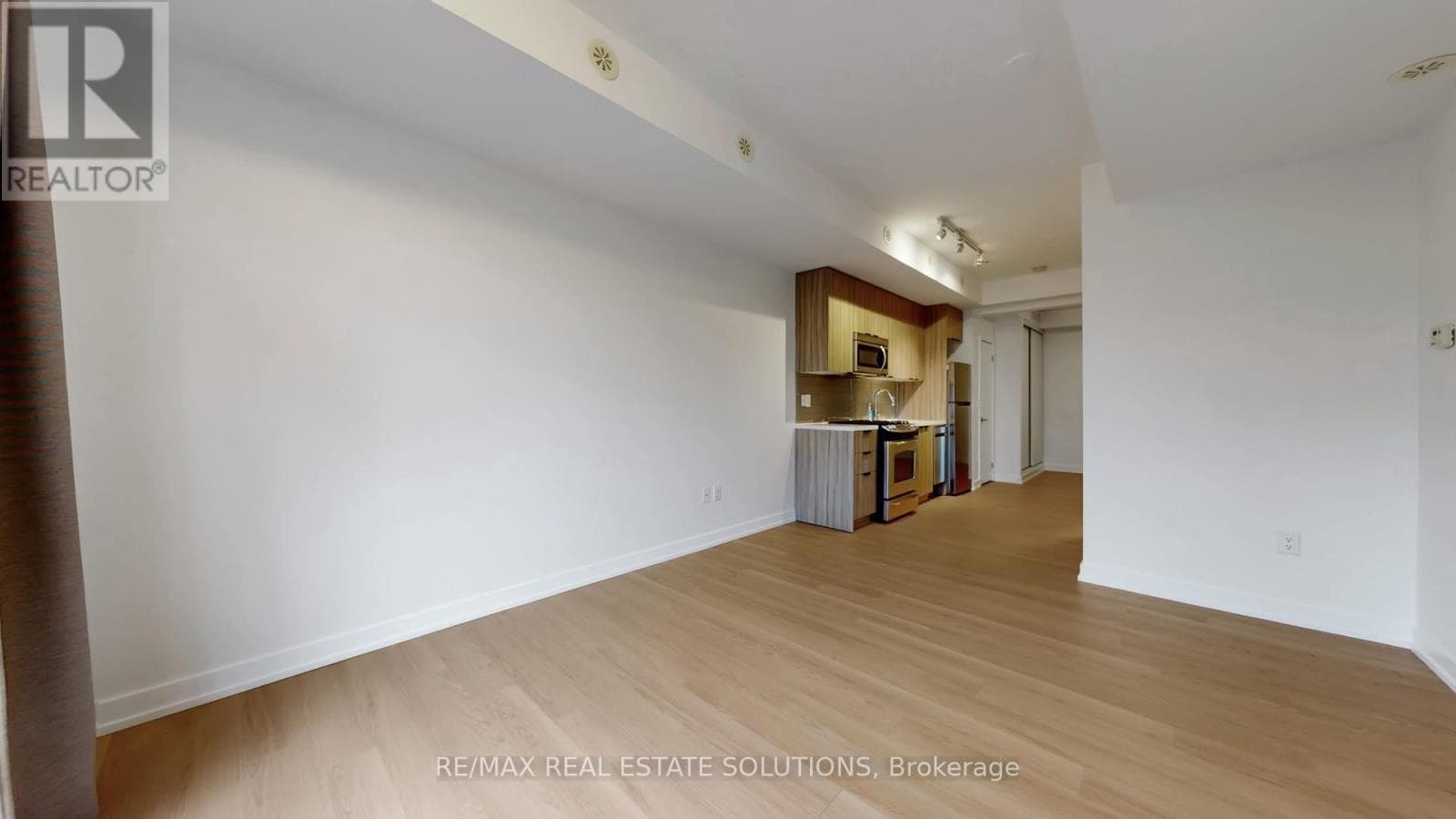 59 - 140 BROADVIEW AVENUE photo 5