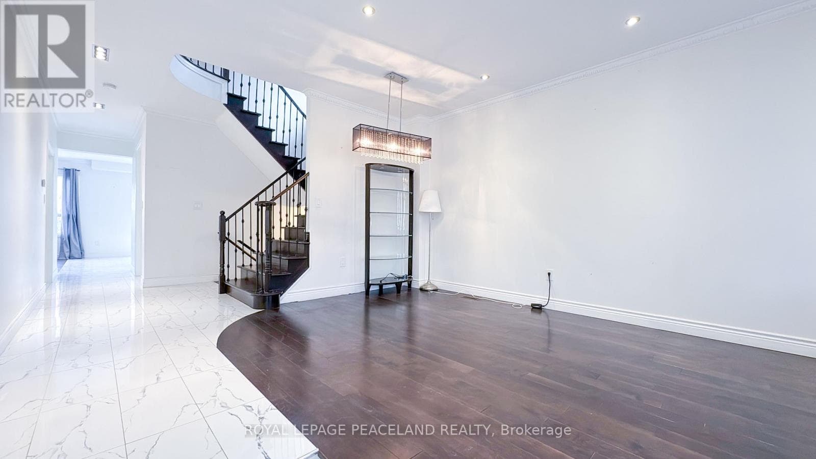 110 ANNINA CRESCENT photo 4