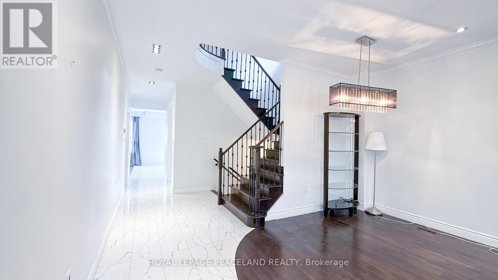110 ANNINA CRESCENT photo 5