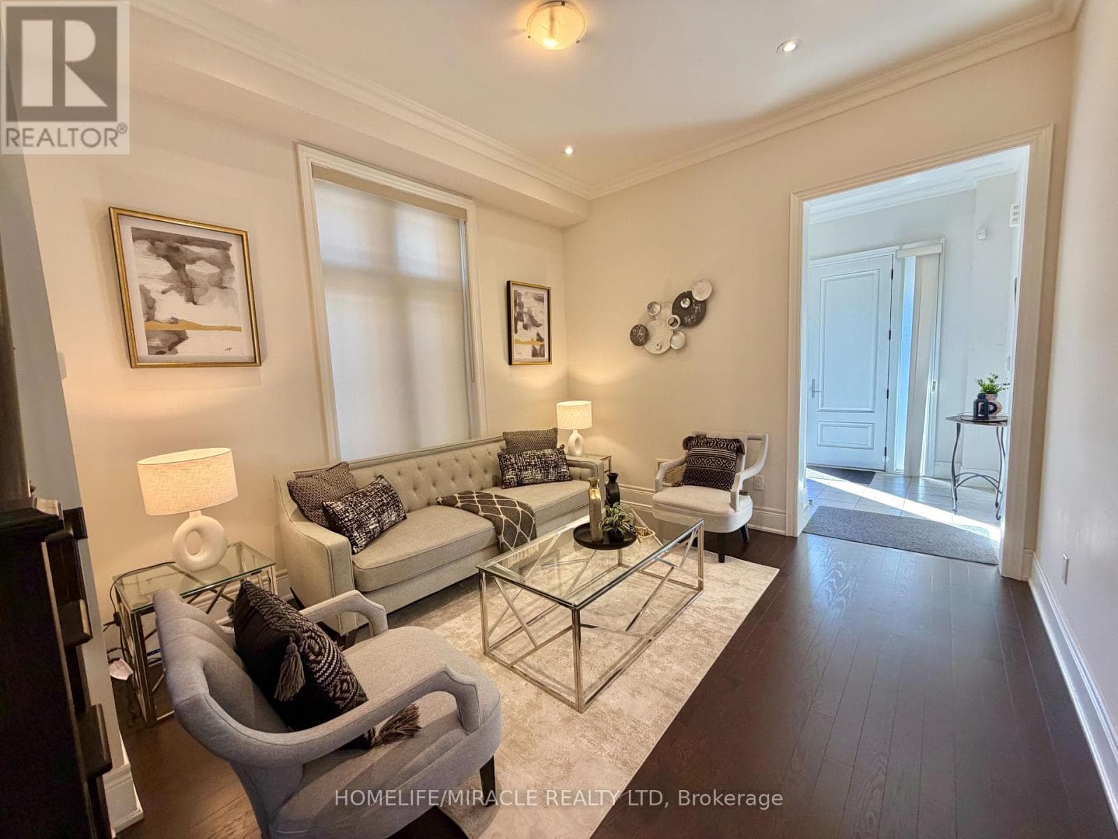 16 LYLE WAY photo 2