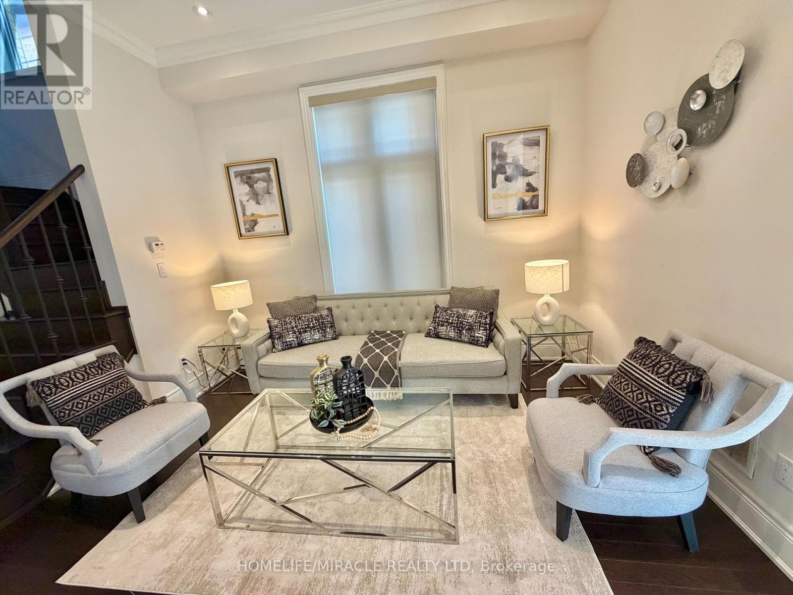 16 LYLE WAY photo 3