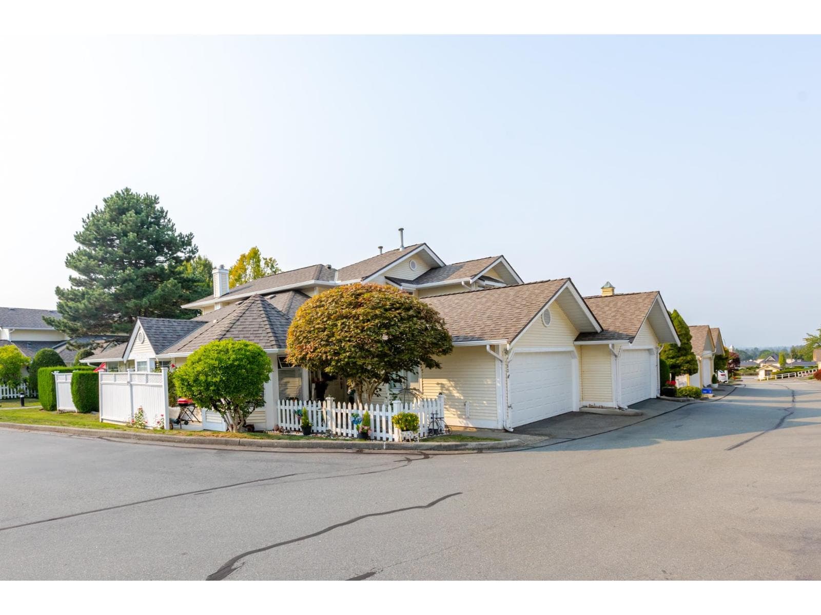 83 21138 88 AVENUE photo 2