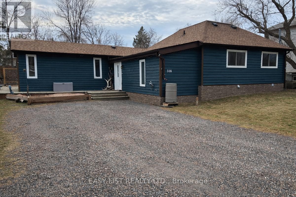 516 BAY STREET photo 2