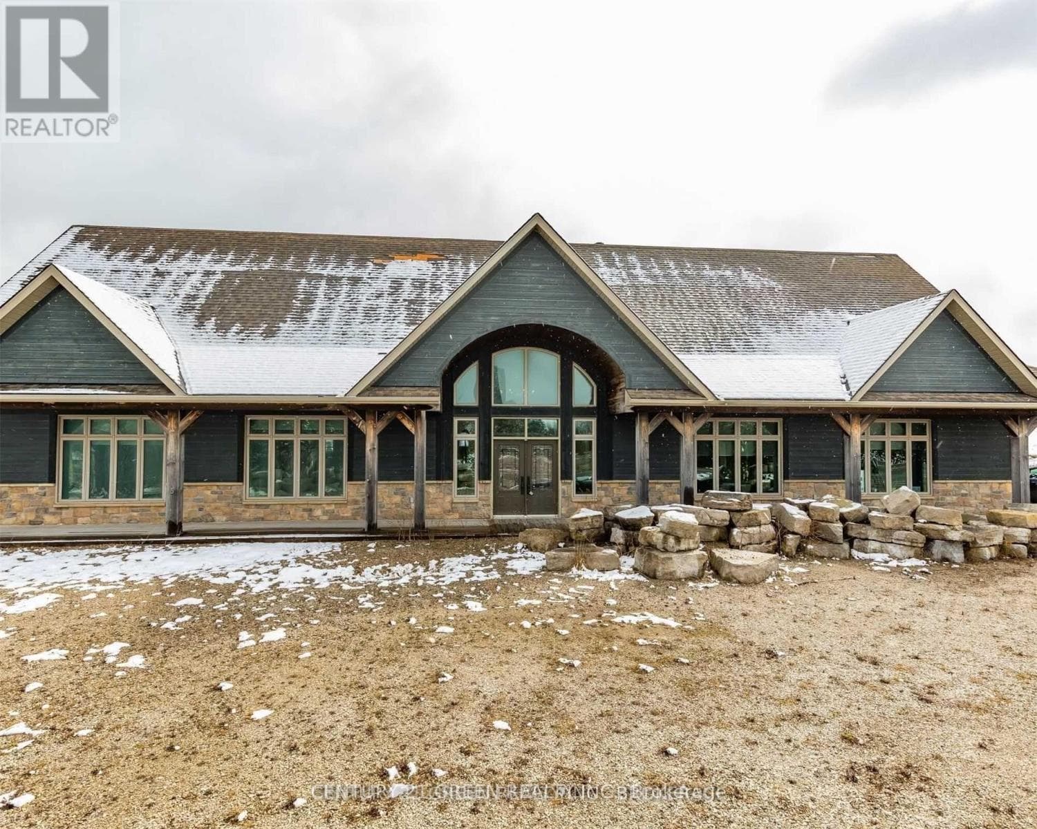935689 AIRPORT ROAD photo 2