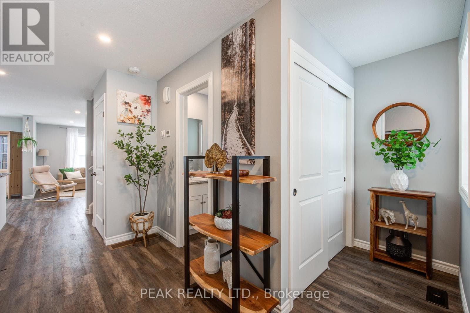 3 - 28 MINLER STREET photo 5