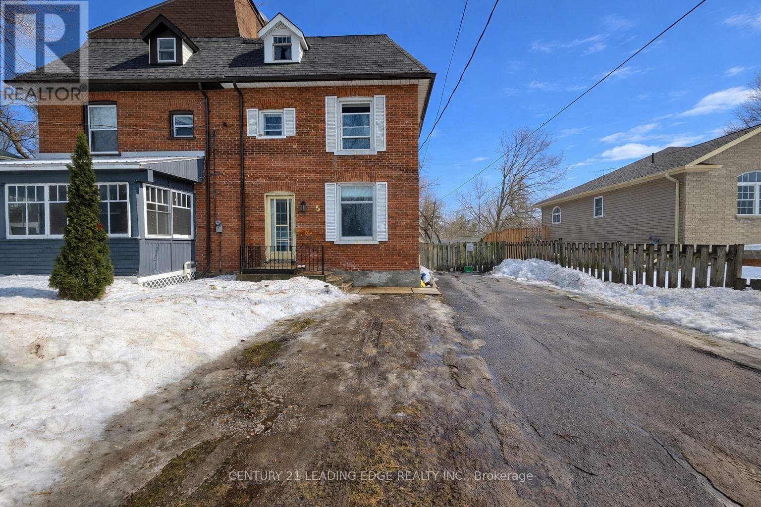 15 GEORGE STREET N photo 2