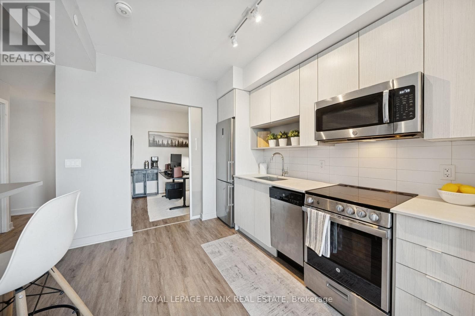409 - 630 GREENWOOD AVENUE photo 4