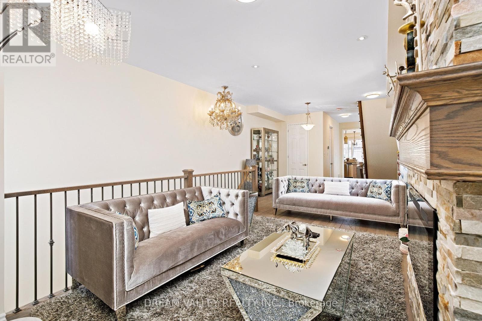 88 JOLLY WAY photo 2
