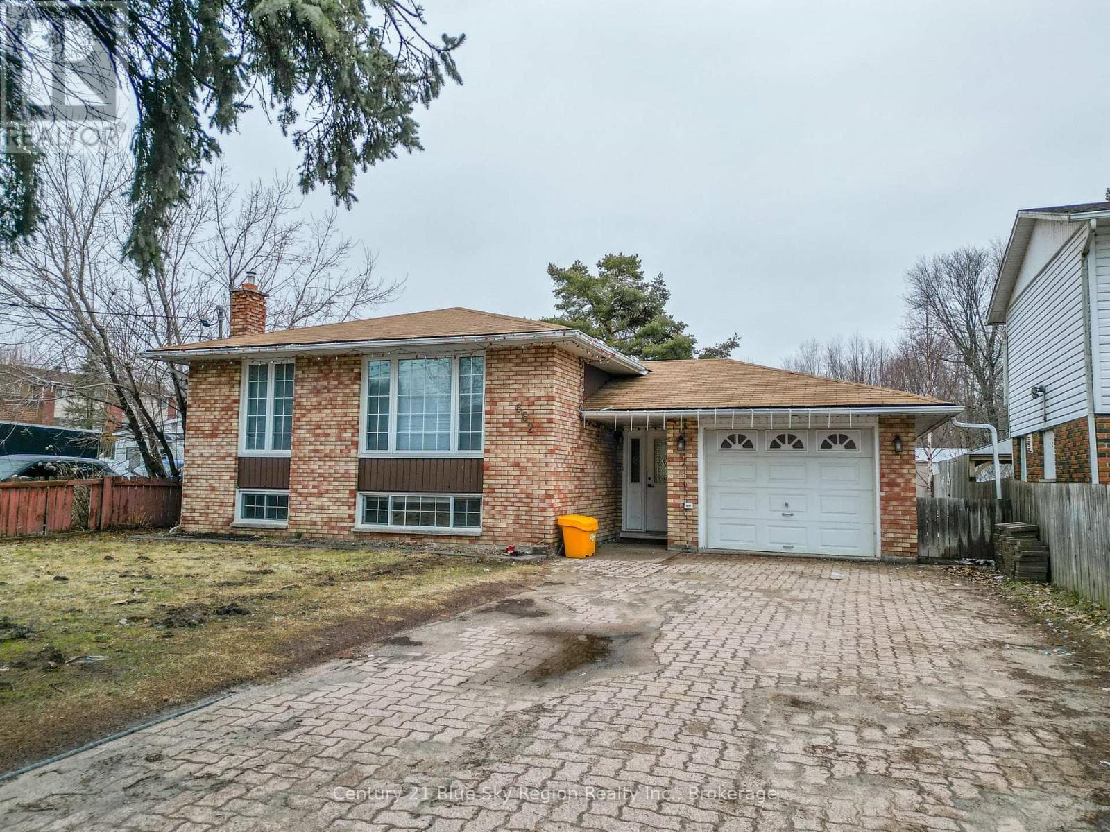 5 bed 2 bath single family at 862 LAKESHORE DRIVE — $489,999