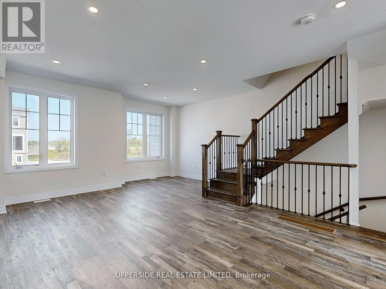 105 SURF DRIVE photo 2