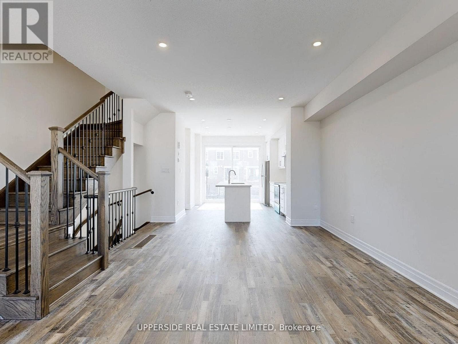 105 SURF DRIVE photo 4
