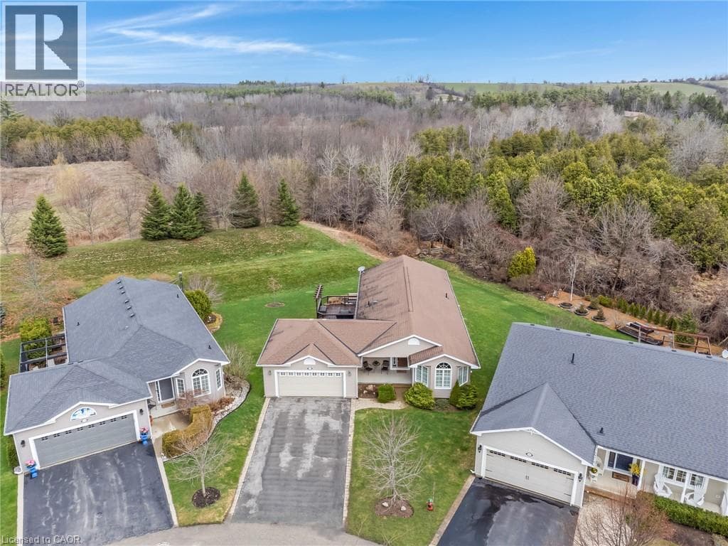 228 GLENARIFF Drive photo 3