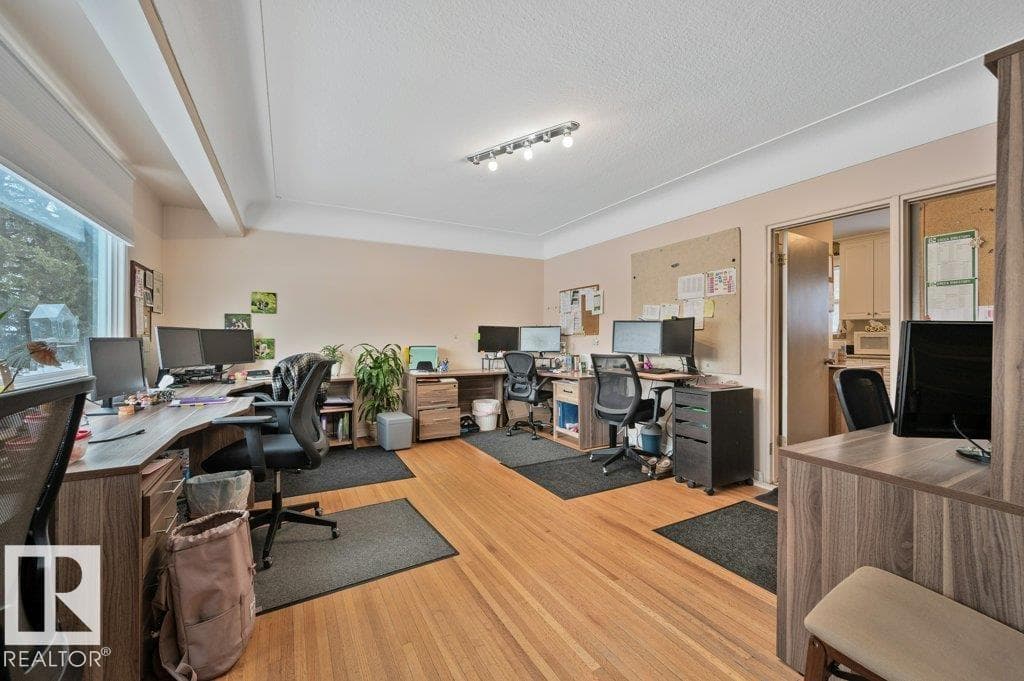 8155 79 AV NW photo 2