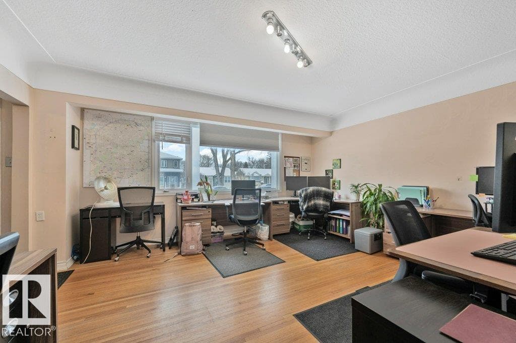8155 79 AV NW photo 3