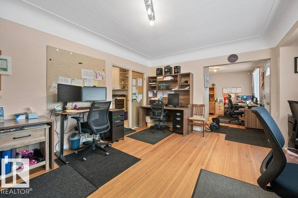 8155 79 AV NW photo 5