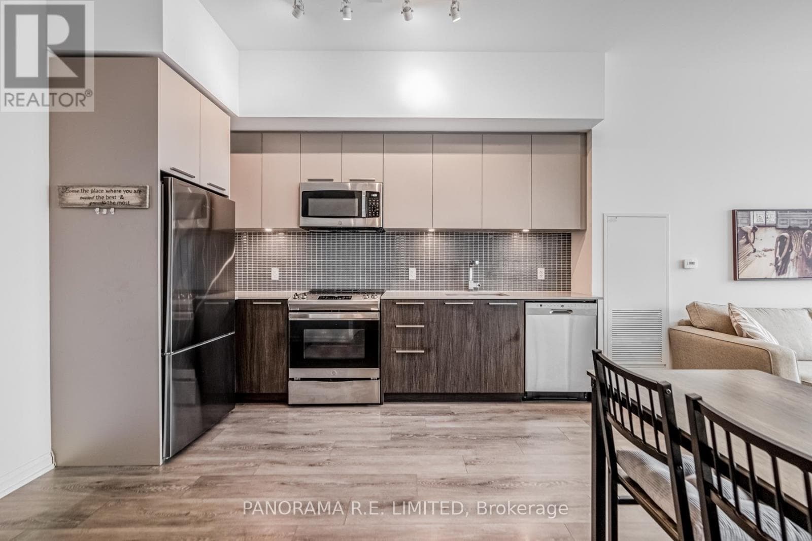 802 - 4208 DUNDAS STREET W photo 2